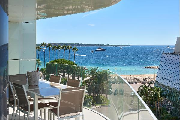 Exclusive 4-bedroom/5-room apartment for sale on the Croisette with a lovely terrace enjoy