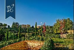 Luxury hotel with pool for sale in Montepulciano