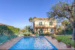 Detached villa with garden and pool in the residential area "La Motilla"