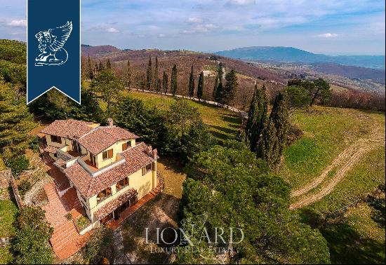 Stunning and finely-renovated estate with a panoramic view of Lake Trasimeno