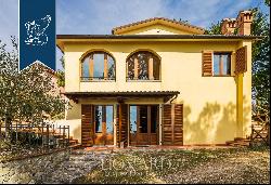 Stunning and finely-renovated estate with a panoramic view of Lake Trasimeno