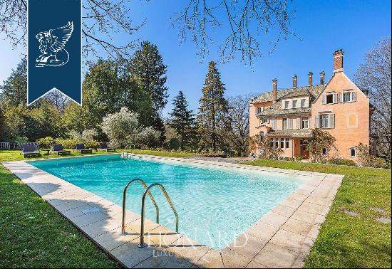 Finely renovated estate with park and pool in a charming, intimate setting