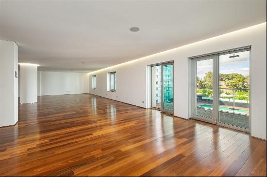 Flat, 6 bedrooms, for Sale