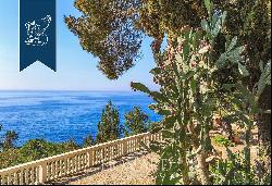 Stunning historical villa with wonderful views of Liguria's crystal-blue waters