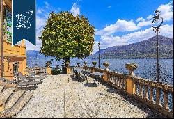 Prestigious villa for sale in an exclusive lake-facing position near Stresa and Switzerlan