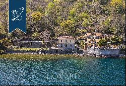 Prestigious villa with outbuilding in an exclusive lake-facing position near Stresa and Sw