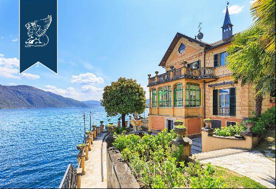 Prestigious villa for sale in an exclusive lake-facing position near Stresa and Switzerlan