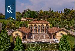 Luxurious farmstead for sale near Milan and the most renowned tourist destinations by Lake