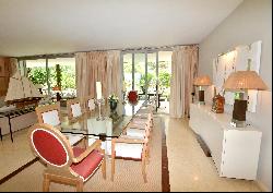 Villa with pool, Mediterranean garden and Bali style lounge area in Sol de Mallo