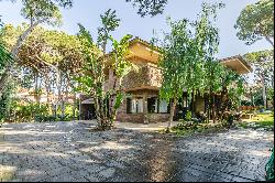 Spacious house for sale in Gava Mar