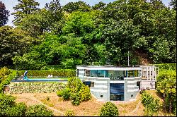 Modern villa with privacy &amp; beautiful lake view