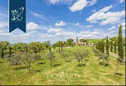 Charming 19th-century estate surrounded by the breathtaking views of the Tuscan countrysid