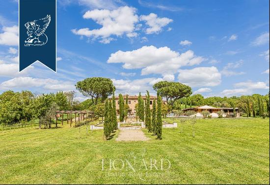 Charming 19th-century estate surrounded by the breathtaking views of the Tuscan countrysid