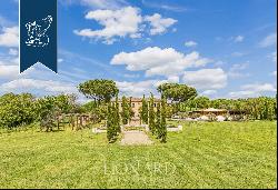 Charming 19th-century estate surrounded by the breathtaking views of the Tuscan countrysid