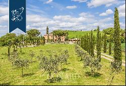 Charming 19th-century estate surrounded by the breathtaking views of the Tuscan countrysid