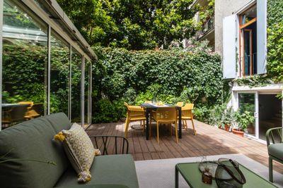 A home with a garden in the heart of the city