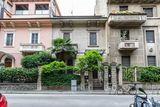 A home with a garden in the heart of the city