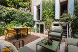 A home with a garden in the heart of the city