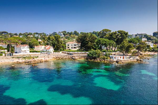 Prestigious frontline villa for sale on the west side of Cap d'Antibes with views along th