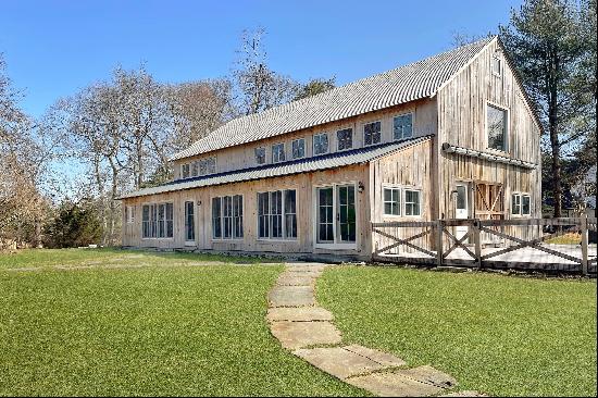 FABULOUS BARN STYLE WITH POOL IN WATERFRONT COMMUNITY