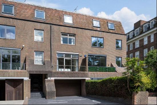 A spacious family home in gated location near Primrose Hill