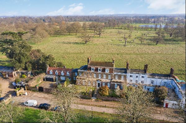 A stunning 8 bedroom Georgian house overlooking the open spaces of Bushy Park close to Ham