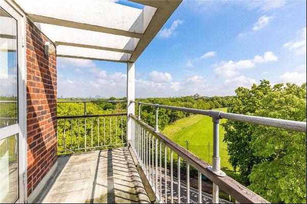 Four bedroom Dulwich penthouse with spectacular London views.