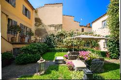 Luxurious apartment with garden in Arezzo