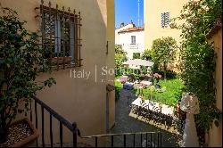 Luxurious apartment with garden in Arezzo