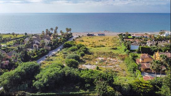 Frontline beach plot in Guadalmina