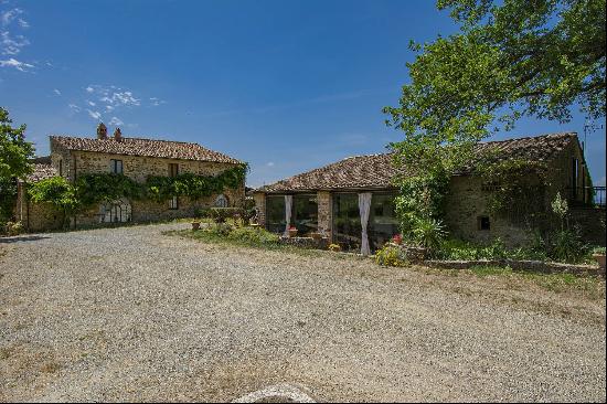 Panoramic agriturismo producing organic olive oil of Chianti