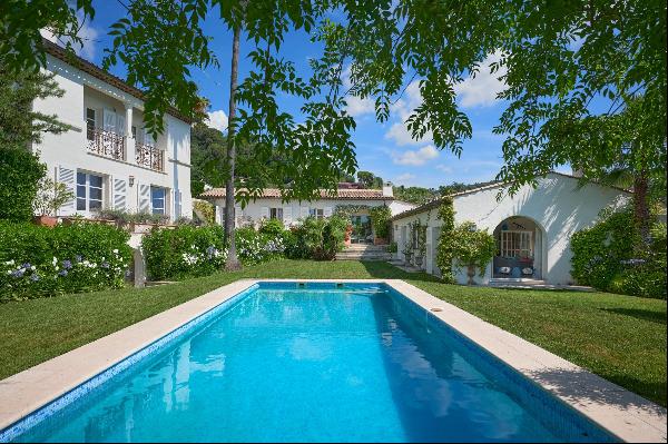 Authentic Provencal estate with open views over the village of St Paul de Vence.