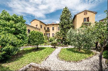 Beautiful apartment in a historic Palazzo in the city center of Lucca