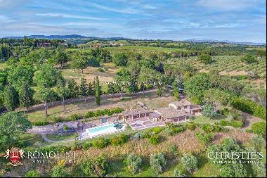 Tuscan Coast - COUNTRY HOUSE WITH PARK AND POOL FOR SALE IN MAGLIANO