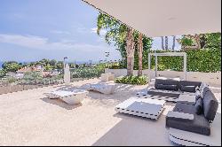 Exquisite Modern Villa with Sensational Views of the Sea, Golf Course and City