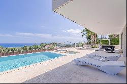 Modern villa with extraordinary ocean, golf and city views
