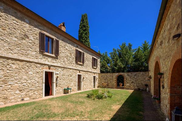 Historical country house in the heart of Crete Senesi with pool