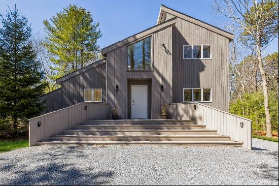 Delightful light, airy and private contemporary nestled on a peaceful, wooded setting midw