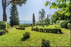 Renaissance Villa with italian garden and panoramic view