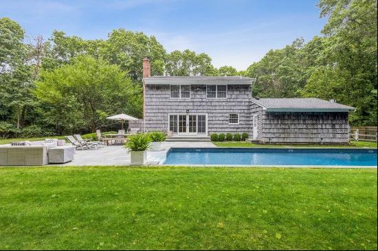 Rental Registration #: 17-122 Situated on a cul-de-sac, minutes to East Hampton Village, 3