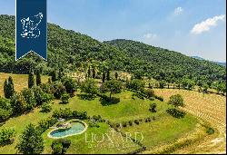 Wonderful farmstead with old farmhouses and 80 hectares of grounds in the Tuscan countrysi