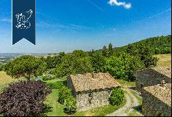 Wonderful farmstead with old farmhouses and 80 hectares of grounds in the Tuscan countrysi