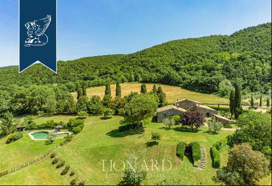 Wonderful farmstead with old farmhouses and 80 hectares of grounds in the Tuscan countrysi