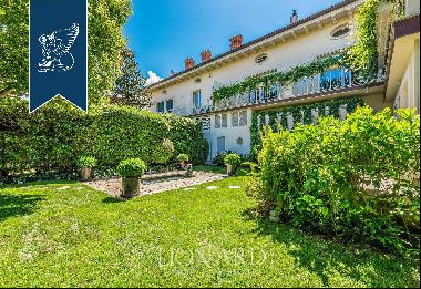 Prestigious, finely-renovated estate at a stone's throw from the town's main square