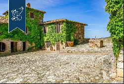 Medieval stronghold overlooking the border between the provinces of Siena and Grosseto