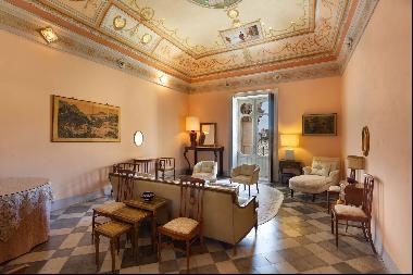 Historic apartment with terrace and courtyard near the Cathedral of San Giorgio