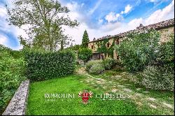 ORGANIC ESTATE FOR SALE IN CHIANTI, TUSCANY ITALY