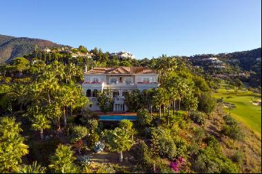 Impressive classic-Andalusian mansion in La Zagaleta