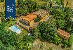 16th-century estate with stables and two pools a few kilometres from Arezzo