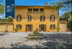 16th-century estate with stables and two pools a few kilometres from Arezzo